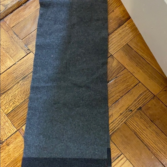 Coach gray & red wool scarf - Picture 5 of 7